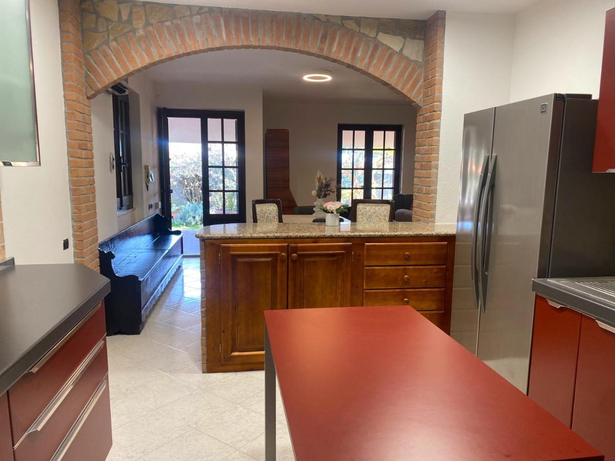 Lovely Home 5 Min Walk To The Beach, 3 Bedrooms Ample Outdoor Relax And Wifi كابيتانا المظهر الخارجي الصورة