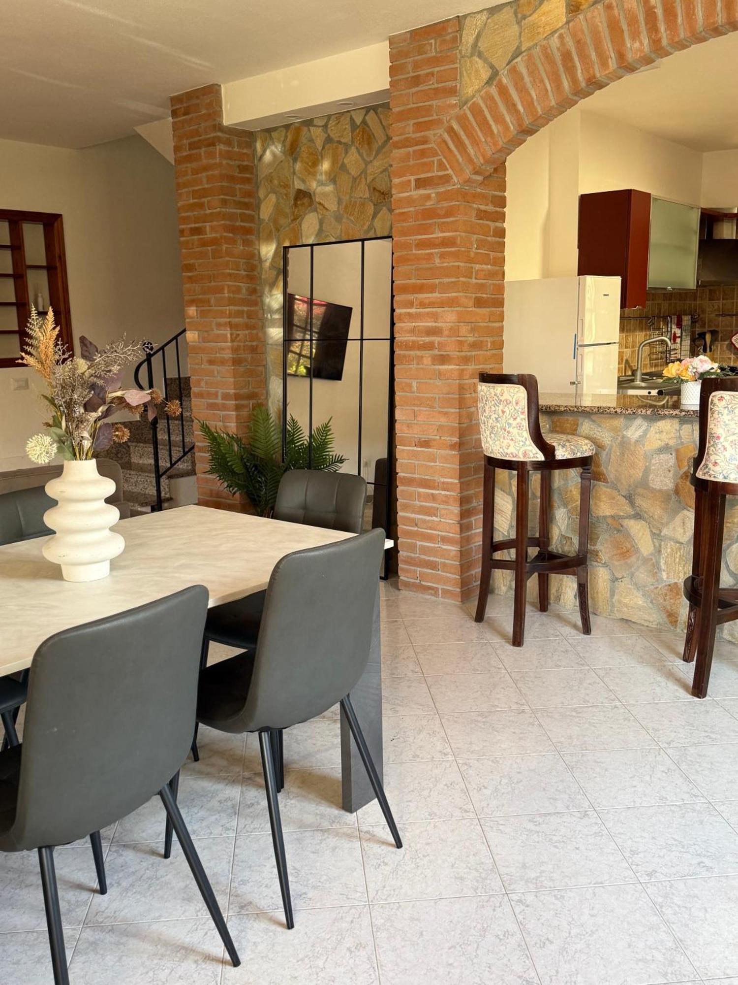 Lovely Home 5 Min Walk To The Beach, 3 Bedrooms Ample Outdoor Relax And Wifi كابيتانا المظهر الخارجي الصورة